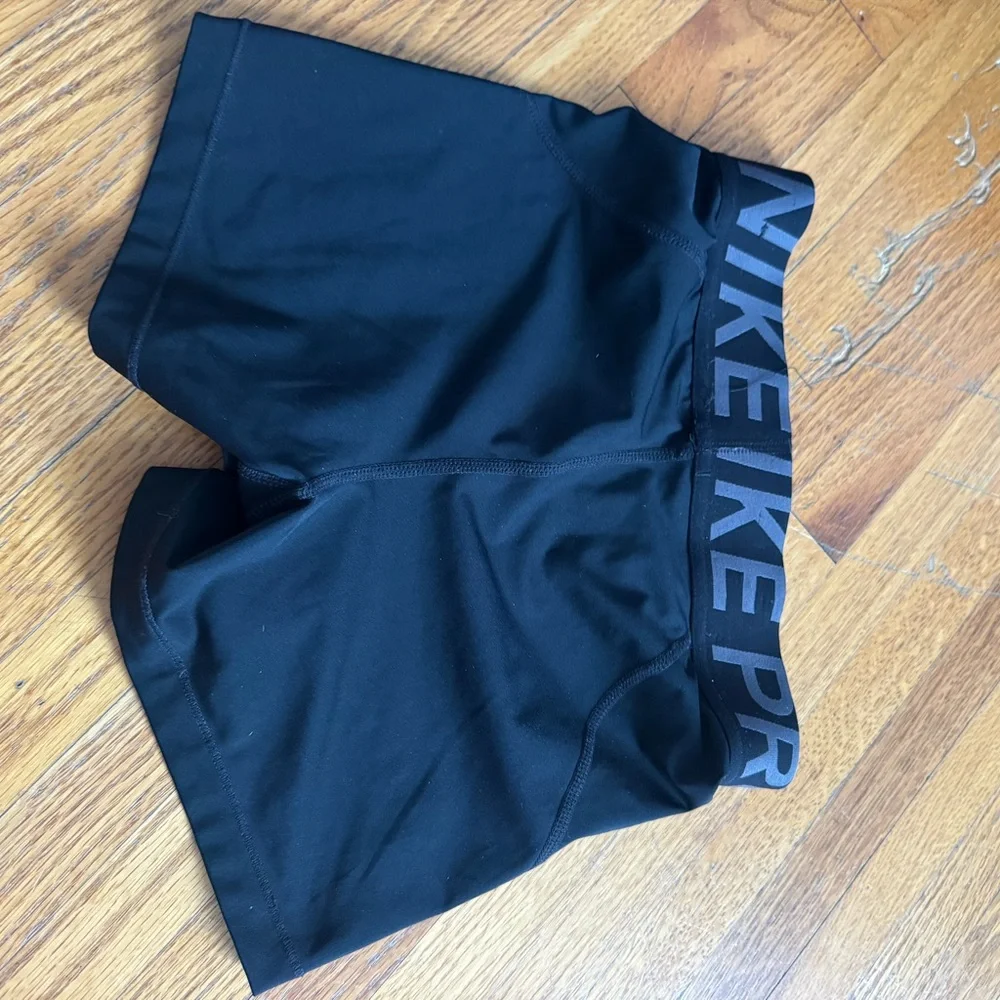 Nike Pro Women's Athletic Black Shorts - Picture 2 of 3
